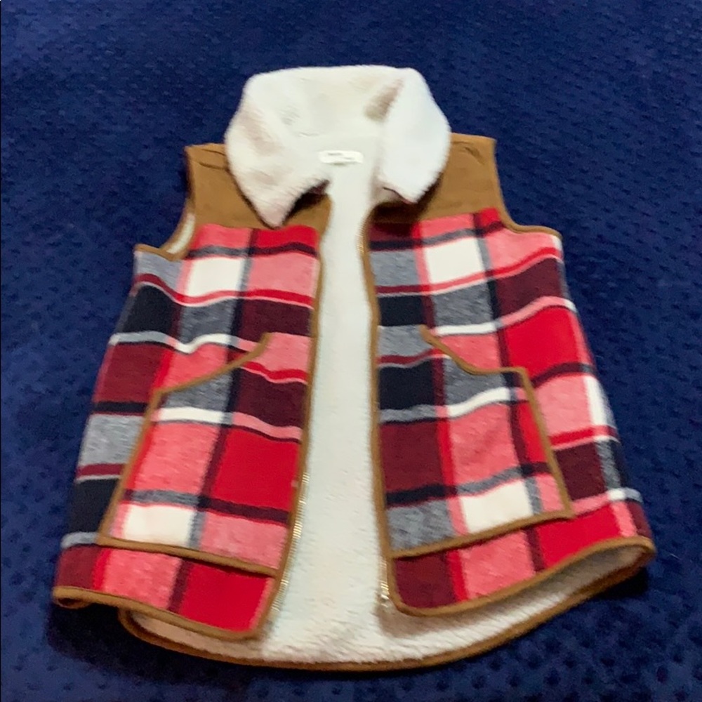 Plaid Sherpa lined vest.  Zipper in front